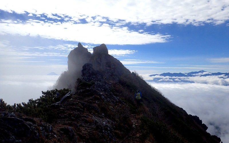 権現岳と編笠山～雲海