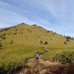 晩秋の四阿山と根子岳。