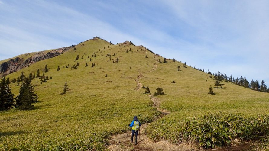 晩秋の四阿山と根子岳。