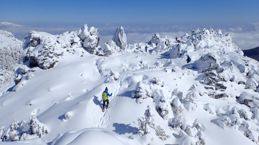 雪の北横岳、そして三ツ岳。